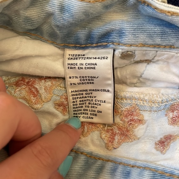 Floral Embroidered Mini Shorts - Picture 5 of 5